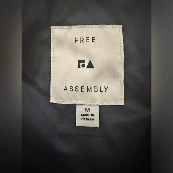 Free Assembly Women’s Oversized Striped Puffer Vest - Size M - Picture 10 of 10